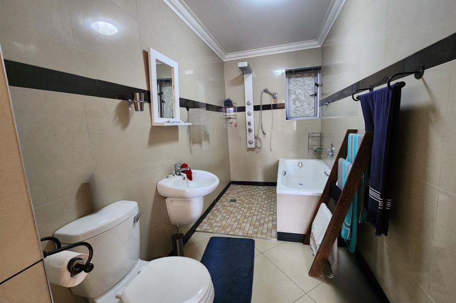 3 Bedroom Property for Sale in Jeffreys Bay Central Eastern Cape
